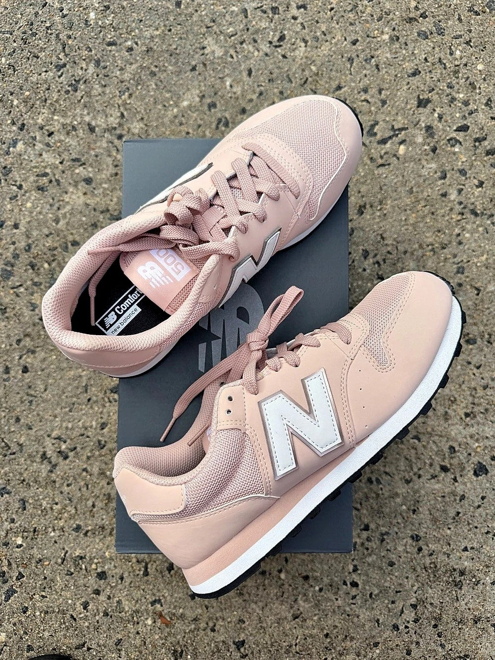 New Balance 574 Women's Pink Sneakers US 9 NWT